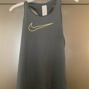 Women’s Nike Pro Hypercool breathable tank top